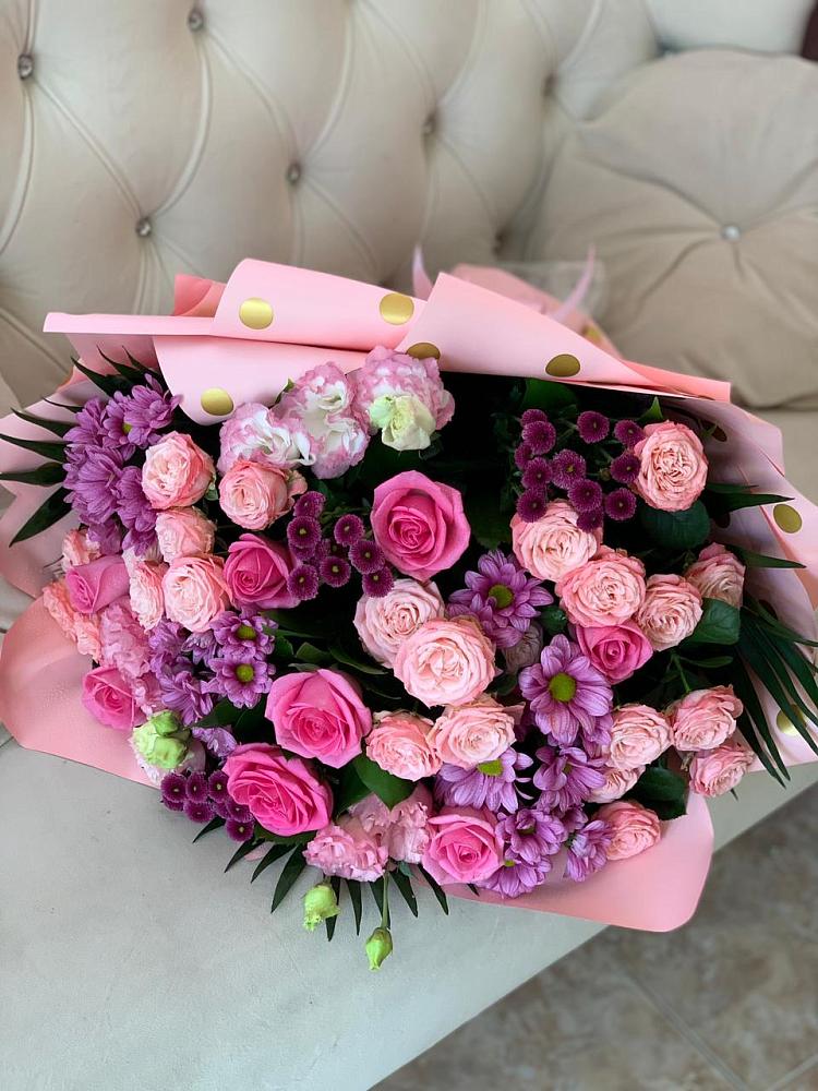 Букет цветов из: Хризантемы, Розы и Лизиантусы в Больших Салах