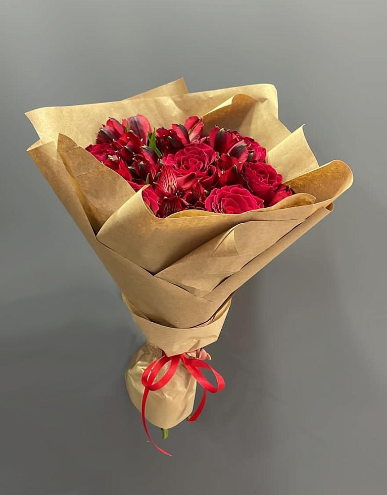 Букет цветов из: Альстромерии и Розы в Больших Салах