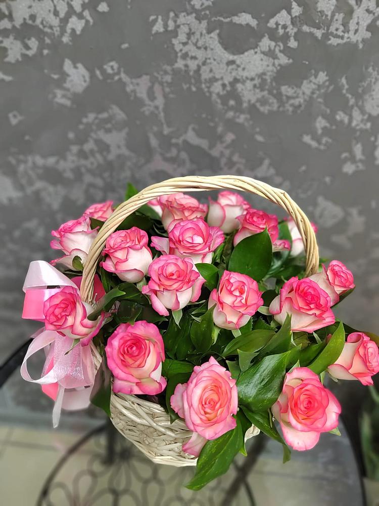 Цветочная композиция из Розы в корзине в Больших Салах
