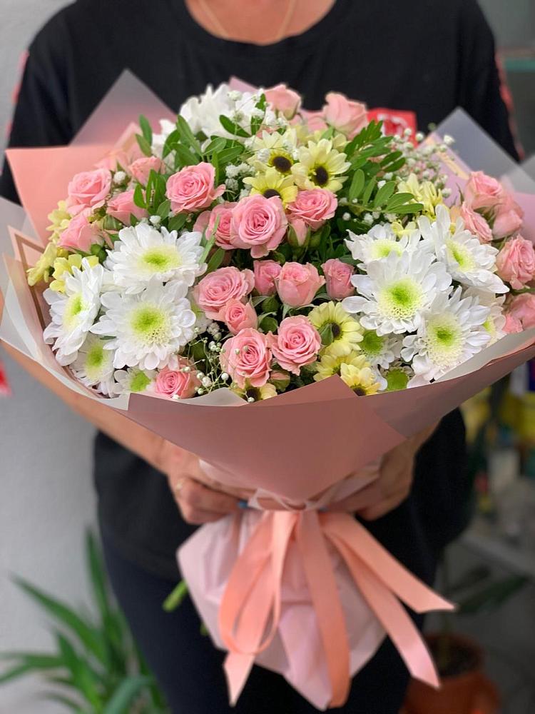 Букет цветов из: Розы и Хризантемы в Больших Салах