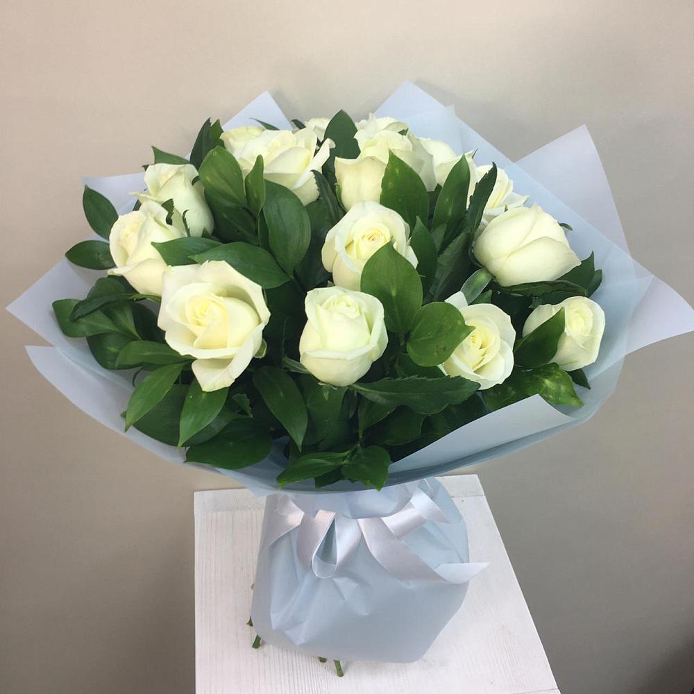 Букет 15 Белых роз Проуд в Больших Салах