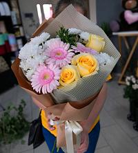 Букет цветов из:  Герберы, Розы и Хризантемы в Больших Салах