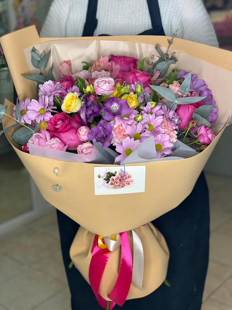 Букет цветов из: Хризантемы, Гвоздики и Альстромерии в Больших Салах