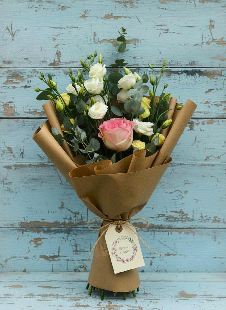 Букет цветов из: Розы и Лизиантусы в Больших Салах