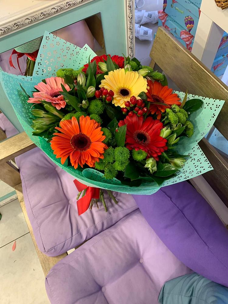 Букет цветов из: Герберы, Хризантемы и Альстромерии в Больших Салах