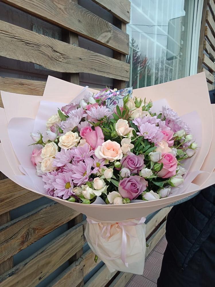 Букет цветов из: Розы и Хризантемы в Больших Салах