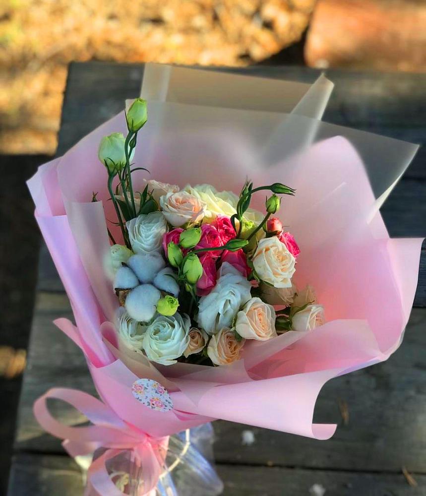 Букет цветов из: Розы и Лизиантусы в Больших Салах