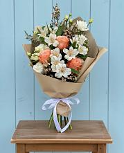 Букет цветов из:  Альстромерии, Лизиантусы, Розы и Хризантемы в Больших Салах