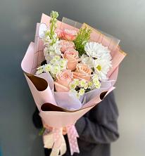 Букет цветов из:  Хризантемы и Розы в Больших Салах