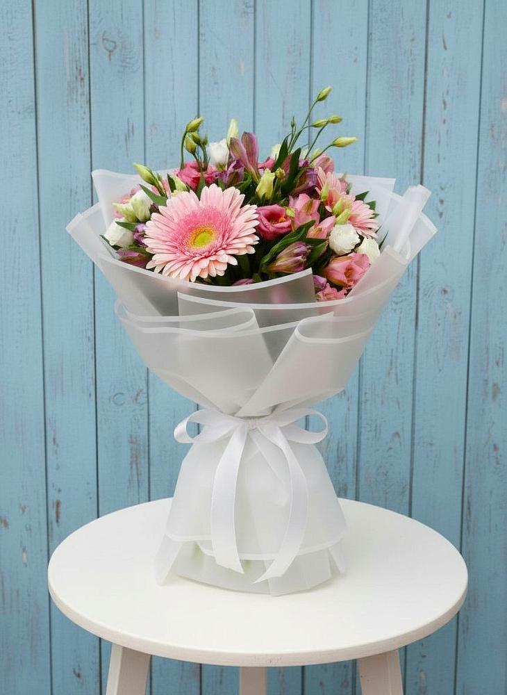 Букет цветов из: Герберы, Альстромерии и Лизиантусы в Больших Салах