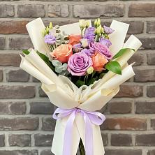 Букет цветов из:  Лизиантусы и Розы в Больших Салах