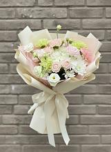 Букет цветов из:  Гвоздики, Розы, Лизиантусы и Хризантемы в Больших Салах