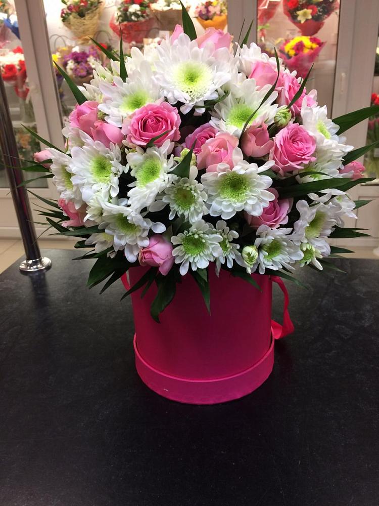 Цветочная композиция из Розы и Хризантемы в шляпной коробке в Больших Салах