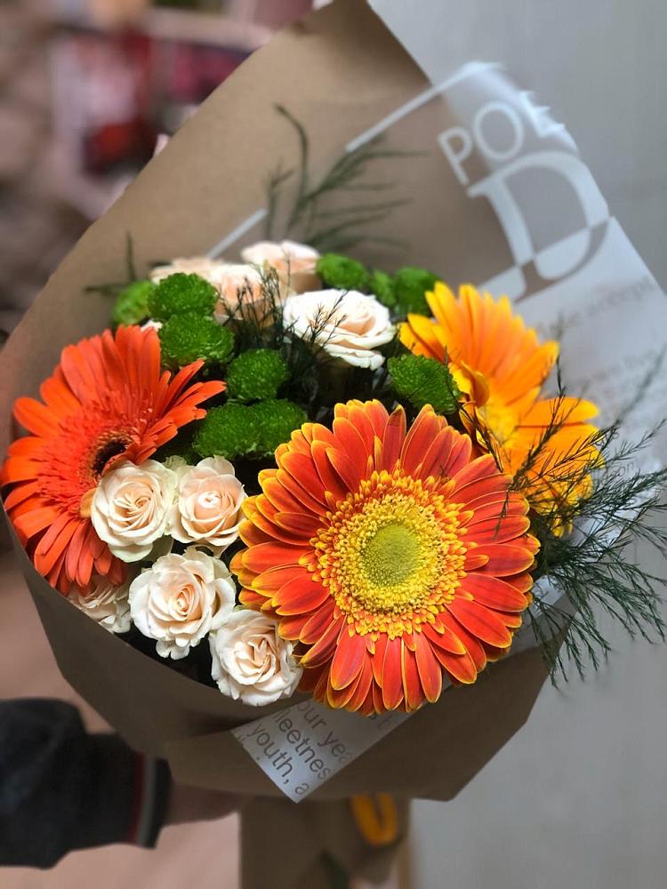 Букет цветов из: Герберы, Хризантемы и Розы в Больших Салах