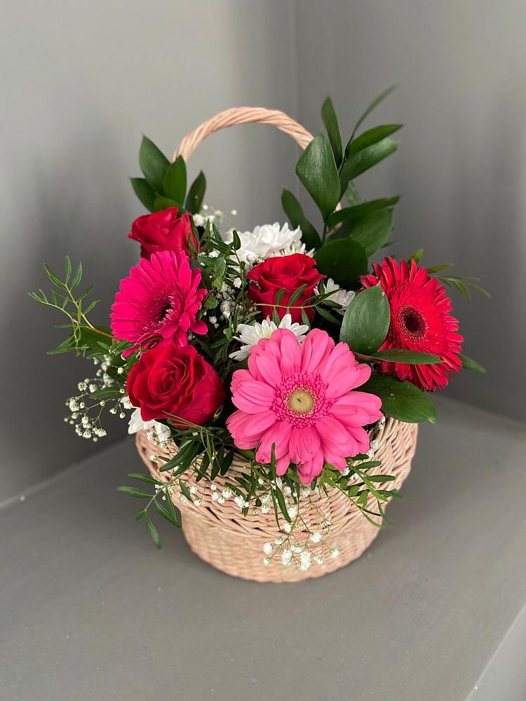 Цветочная композиция из Розы, Хризантемы и Герберы в корзине в Больших Салах
