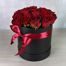 Цветочная композиция из Розы в шляпной коробке в Больших Салах