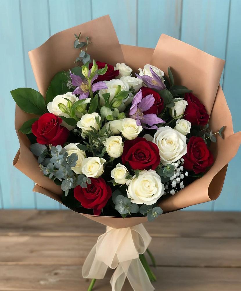 Букет цветов из: Розы и Альстромерии в Больших Салах