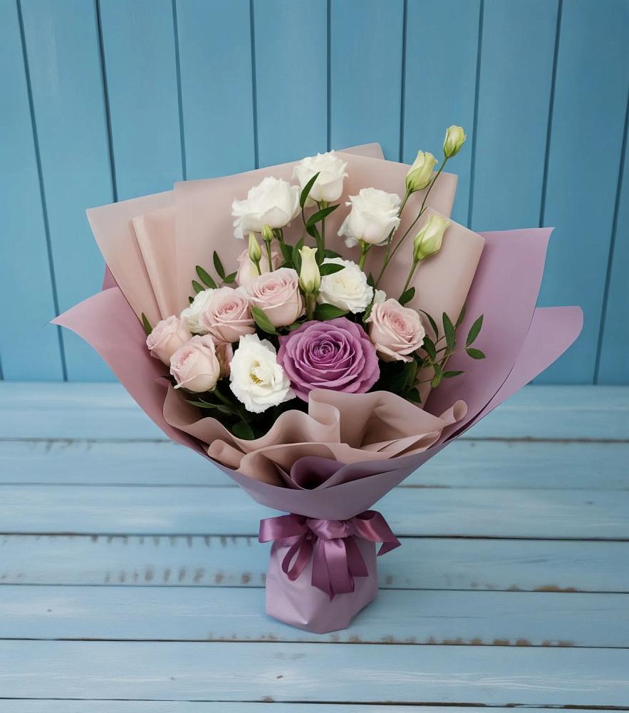 Букет цветов из: Розы и Лизиантусы в Больших Салах